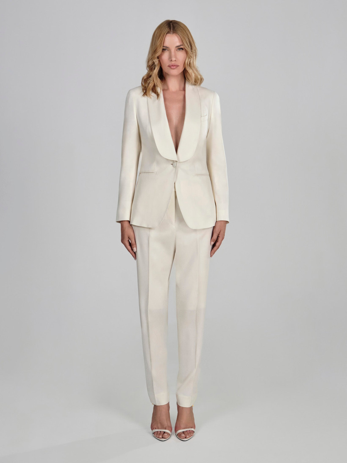 The Ivory Grandeur Suit Privée
