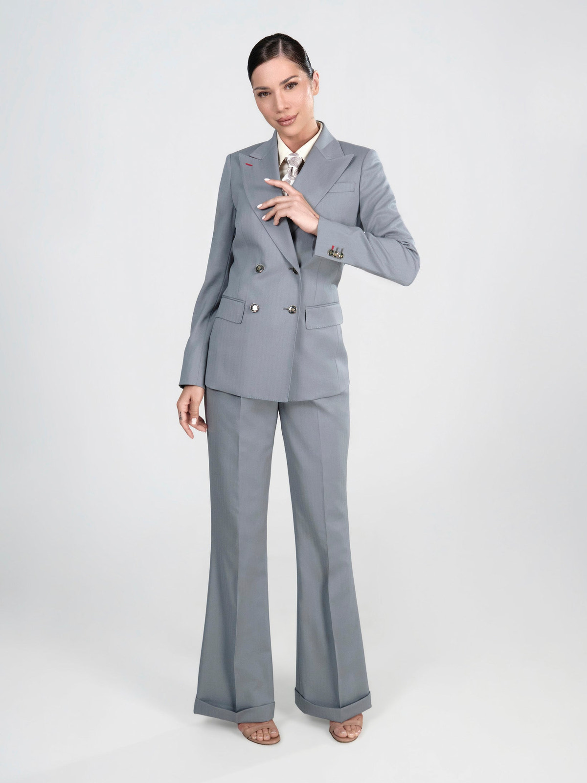 Grey Éminence – The Authority of Elegance Privée