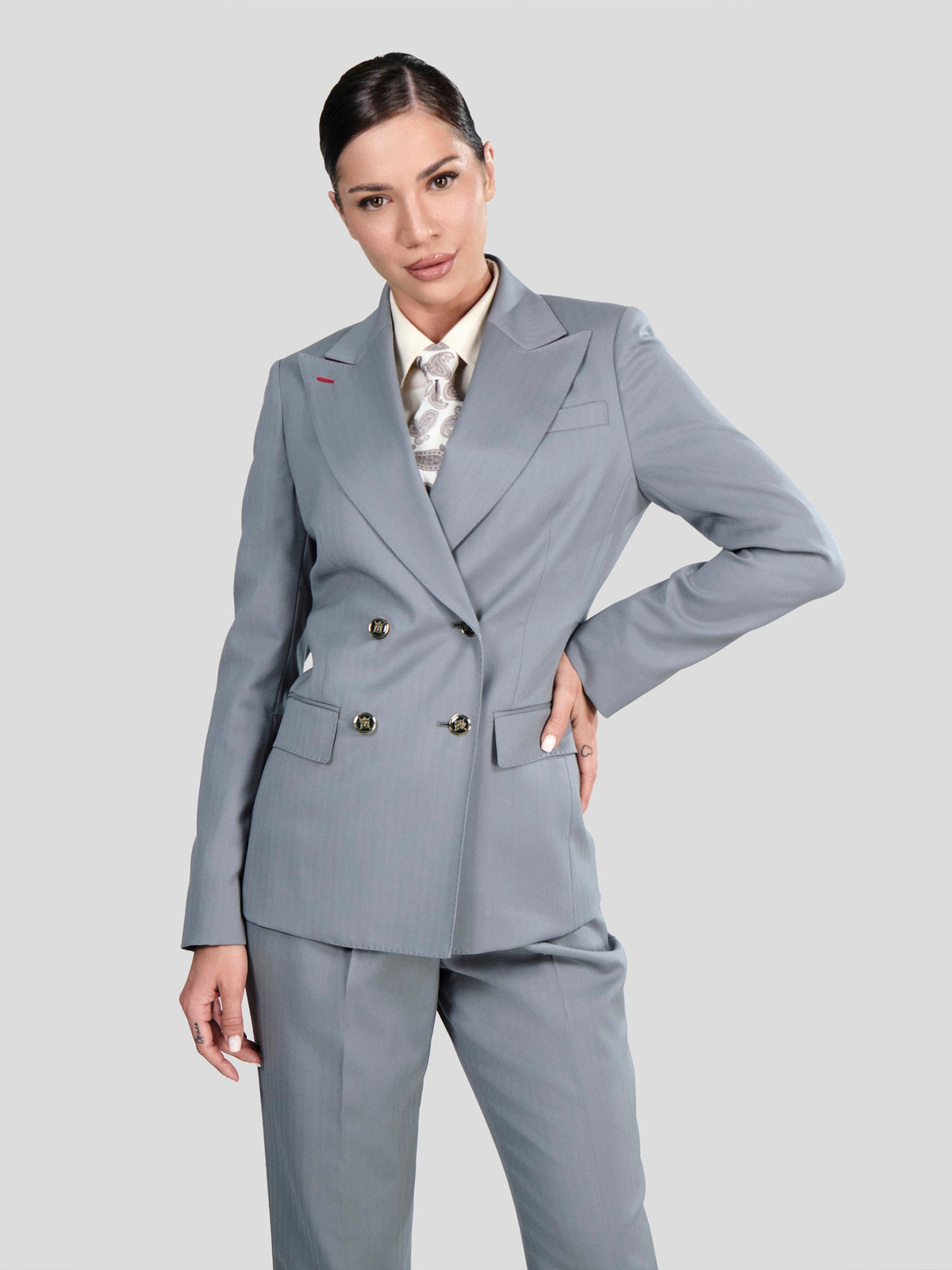 Grey Éminence – The Authority of Elegance Privée