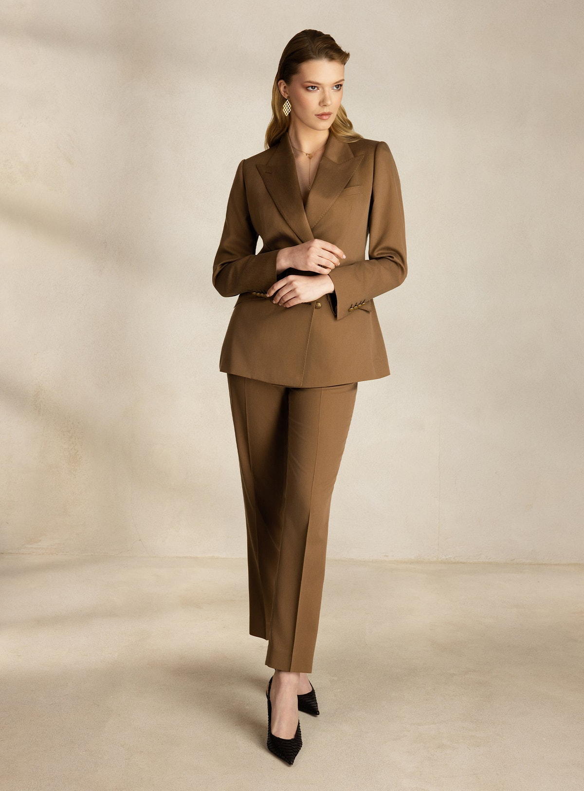 IMPERIA SUIT