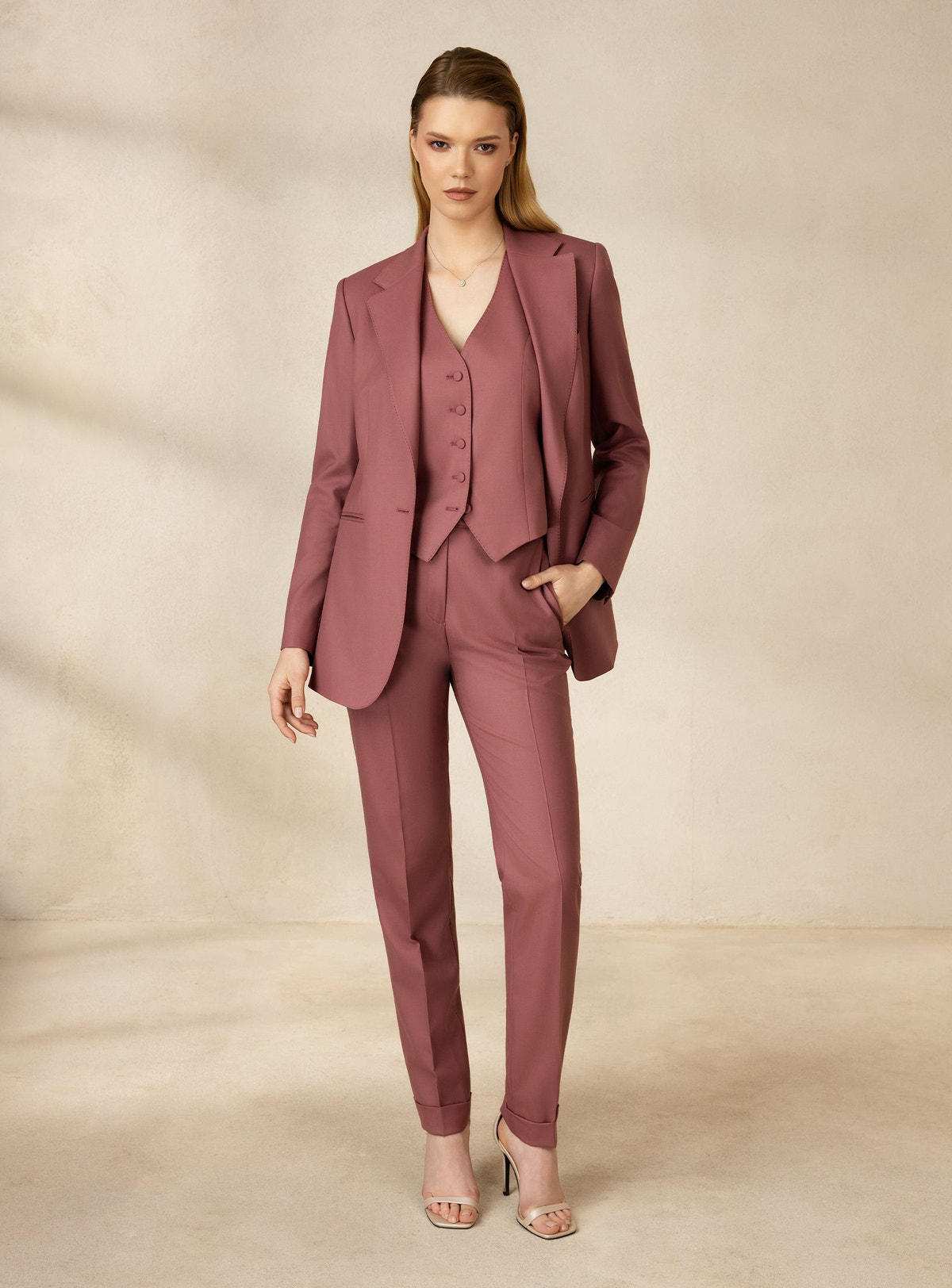 ROQUEBRUNE SUIT